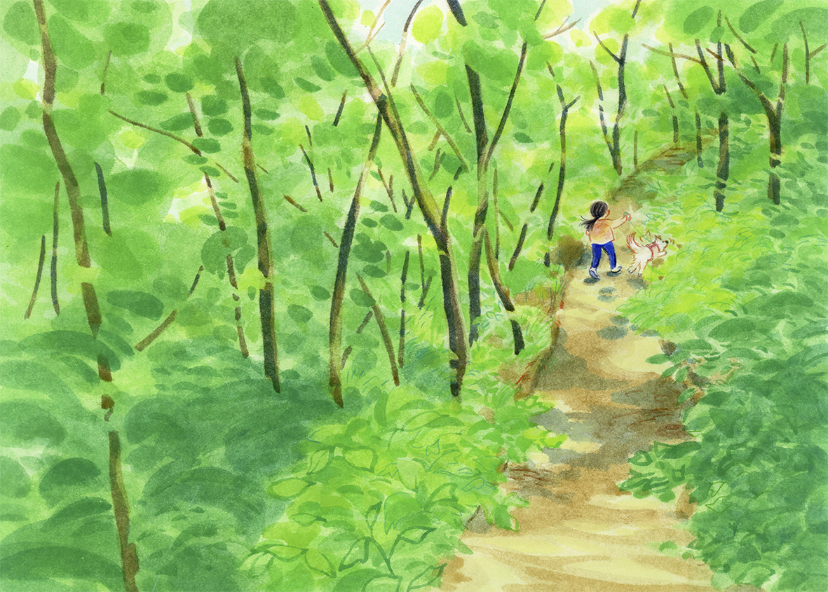 초록 잎이 우거진 숲길을 강아지와 함께 걸어가는 아이를 그린 그림, 김윤이 작 「첫 산책」